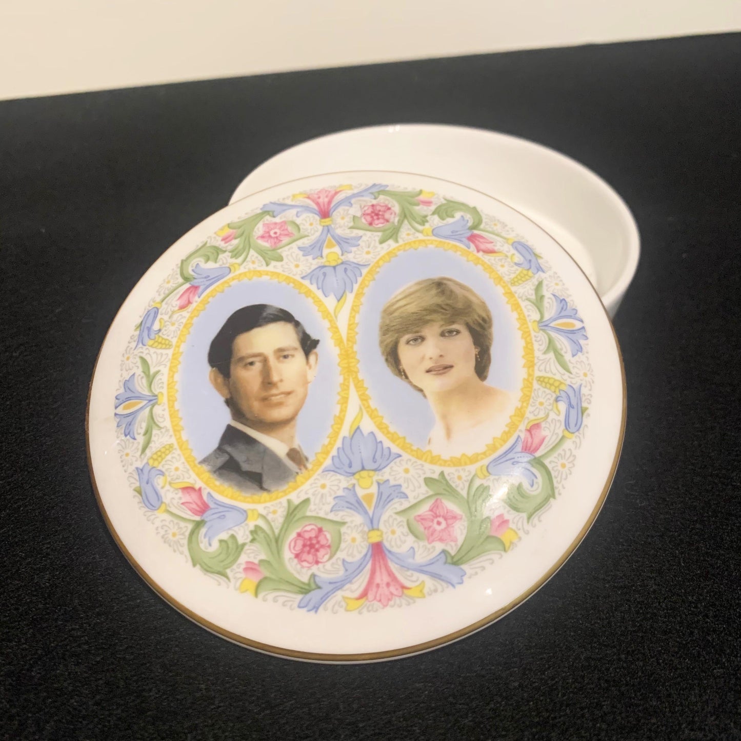 Charles & Diana Royal Wedding memorial collectible