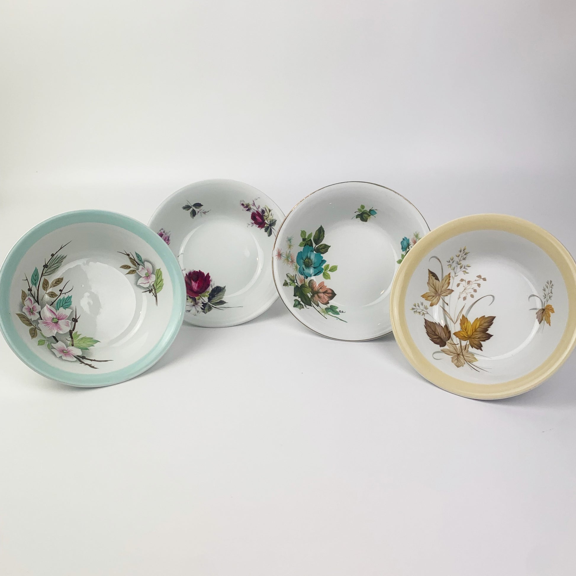 Alfred Meakin Glo White mismatched bowl set