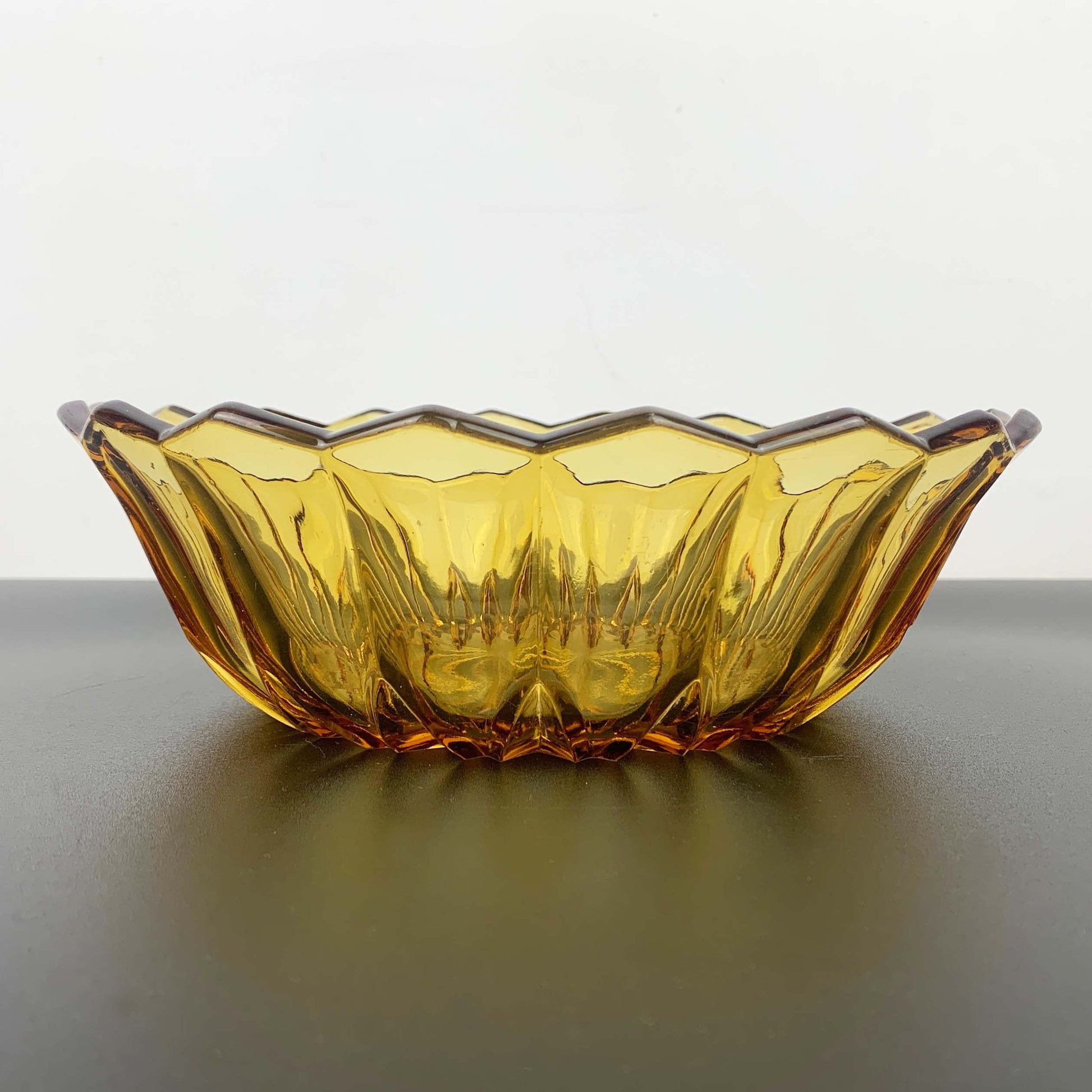 Amber glass salad bowl with scalloped triangle rim