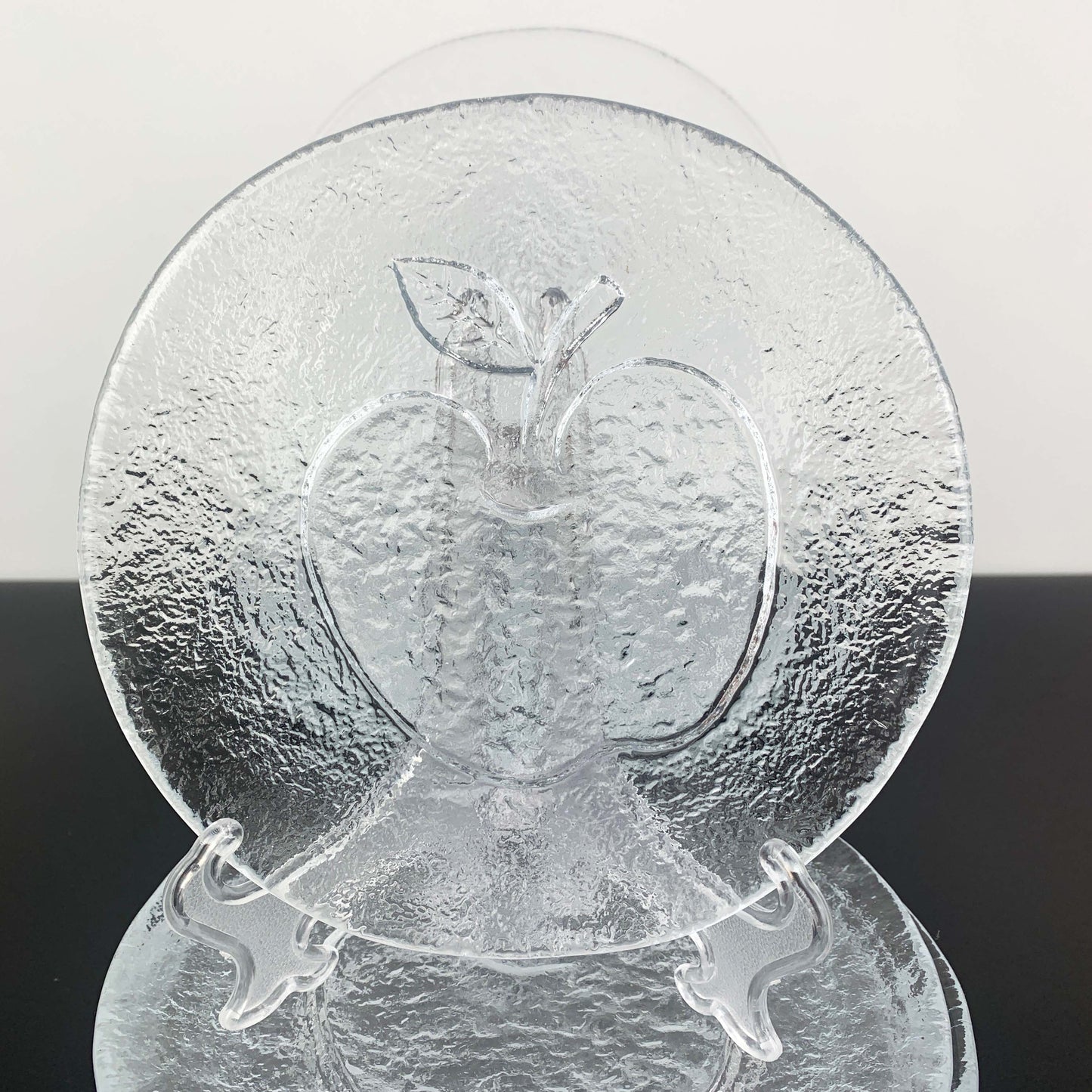 Hirota Glass Apple Embossed Dinnerware