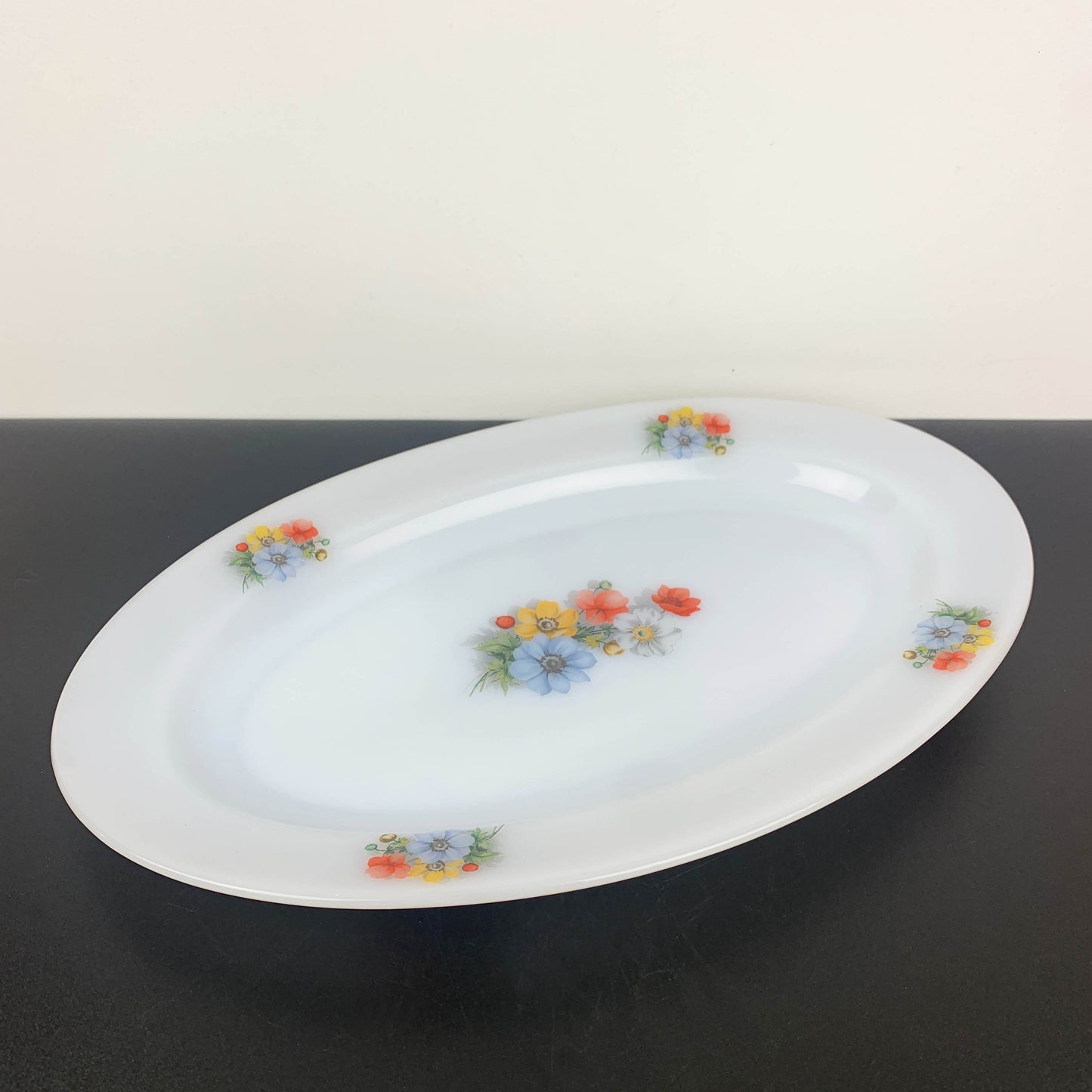 Arcopal 'Anemone' Oval Platter