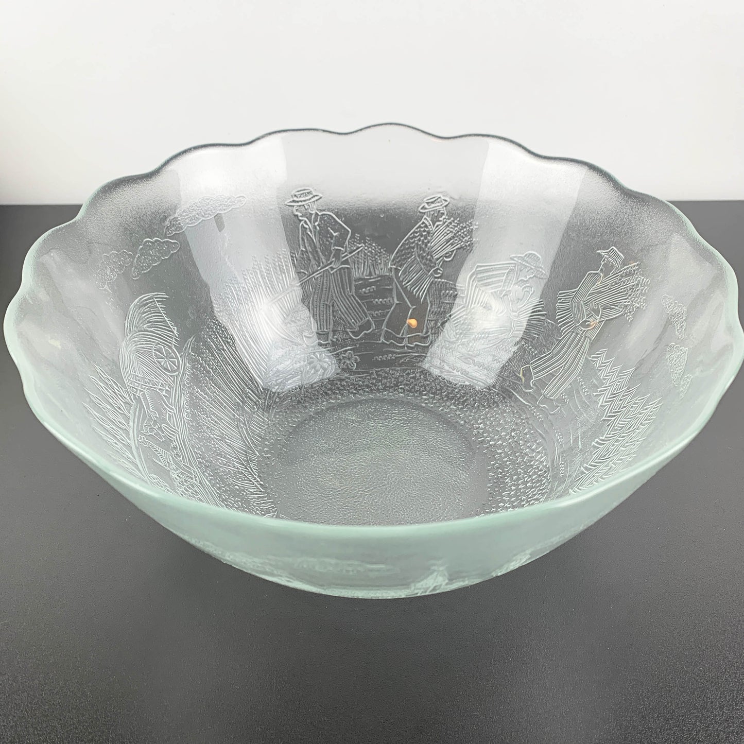 Arcoroc Embossed Wheat Farmer Large Serving Bowl