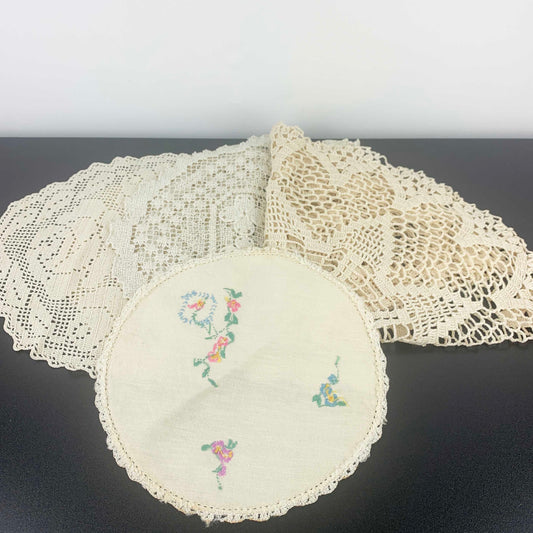 Vintage Cream Doyley Collection