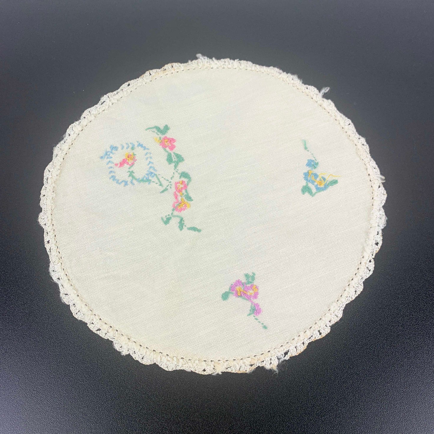 Vintage Cream Doyley Collection