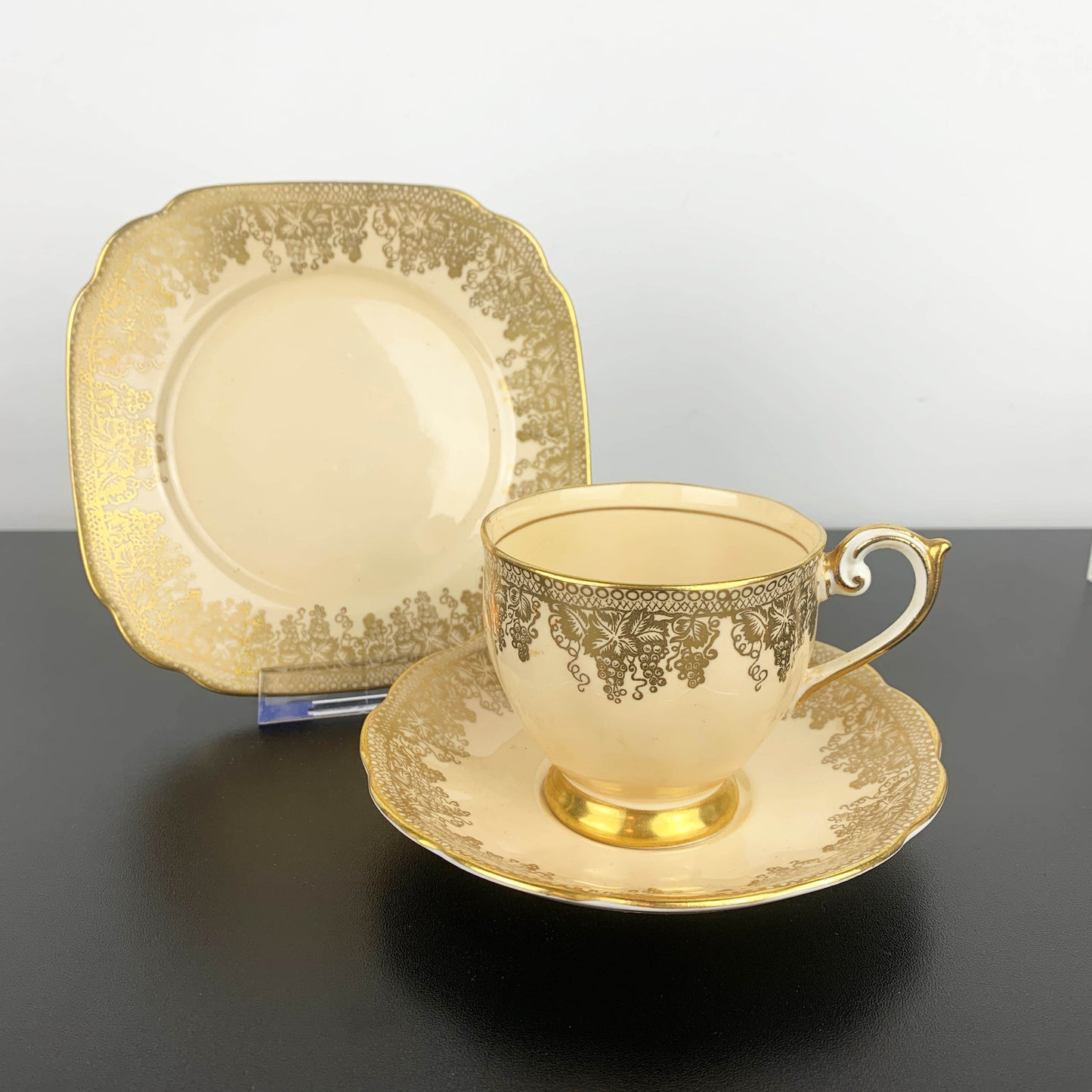 Bell China Gold Grapevine Trio