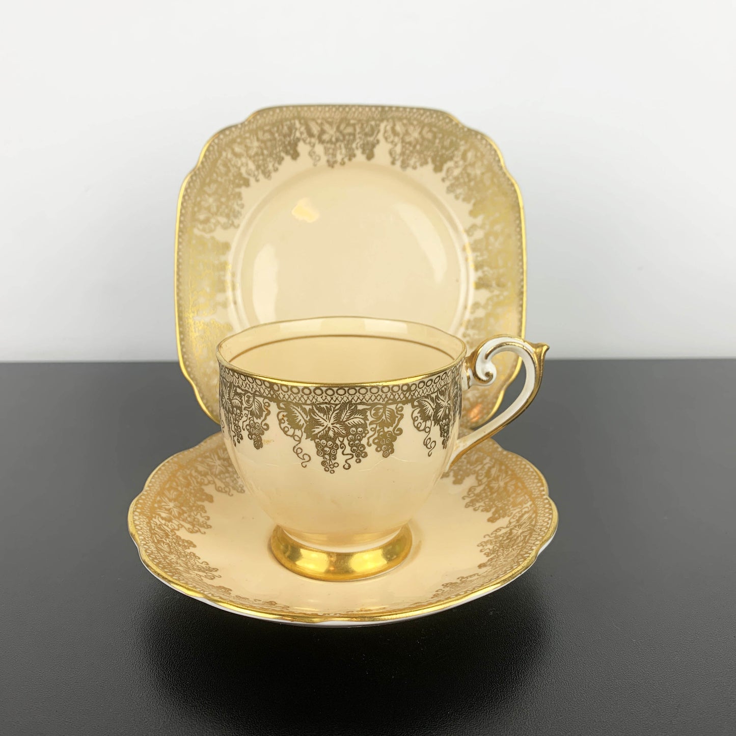 Bell China Gold Grapevine Trio