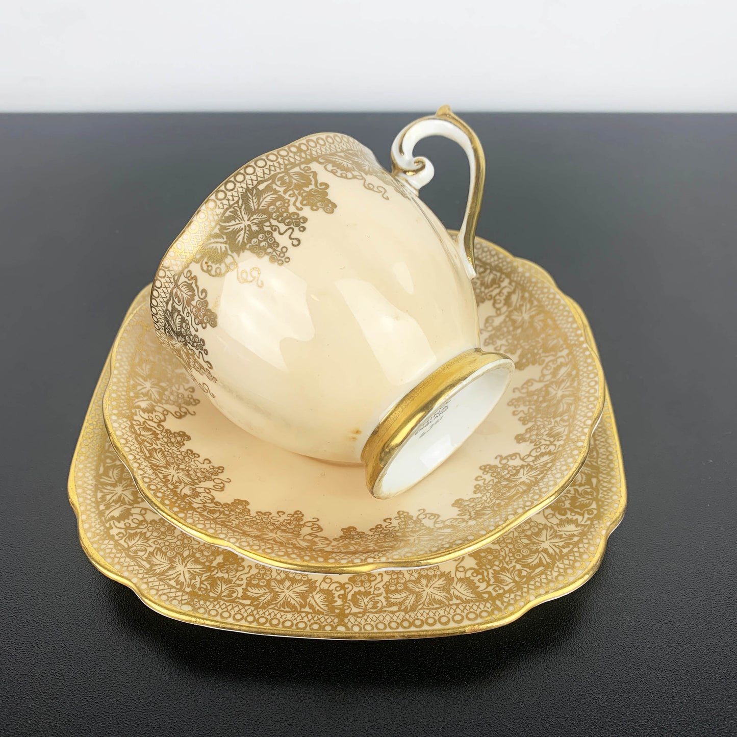 Bell China Gold Grapevine Trio
