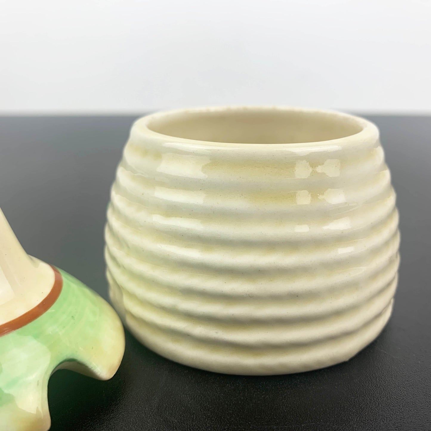 Clarice Cliff 'Corolla' Art Deco Beehive Honey Pot