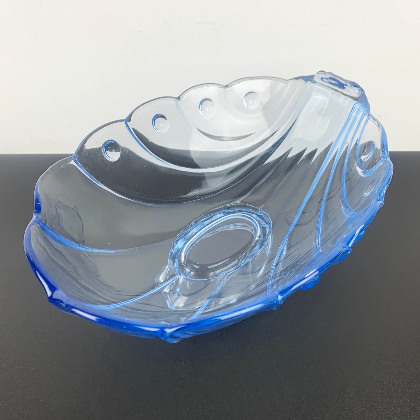 Stolzle Blue Footed Shell Presentation Bowl