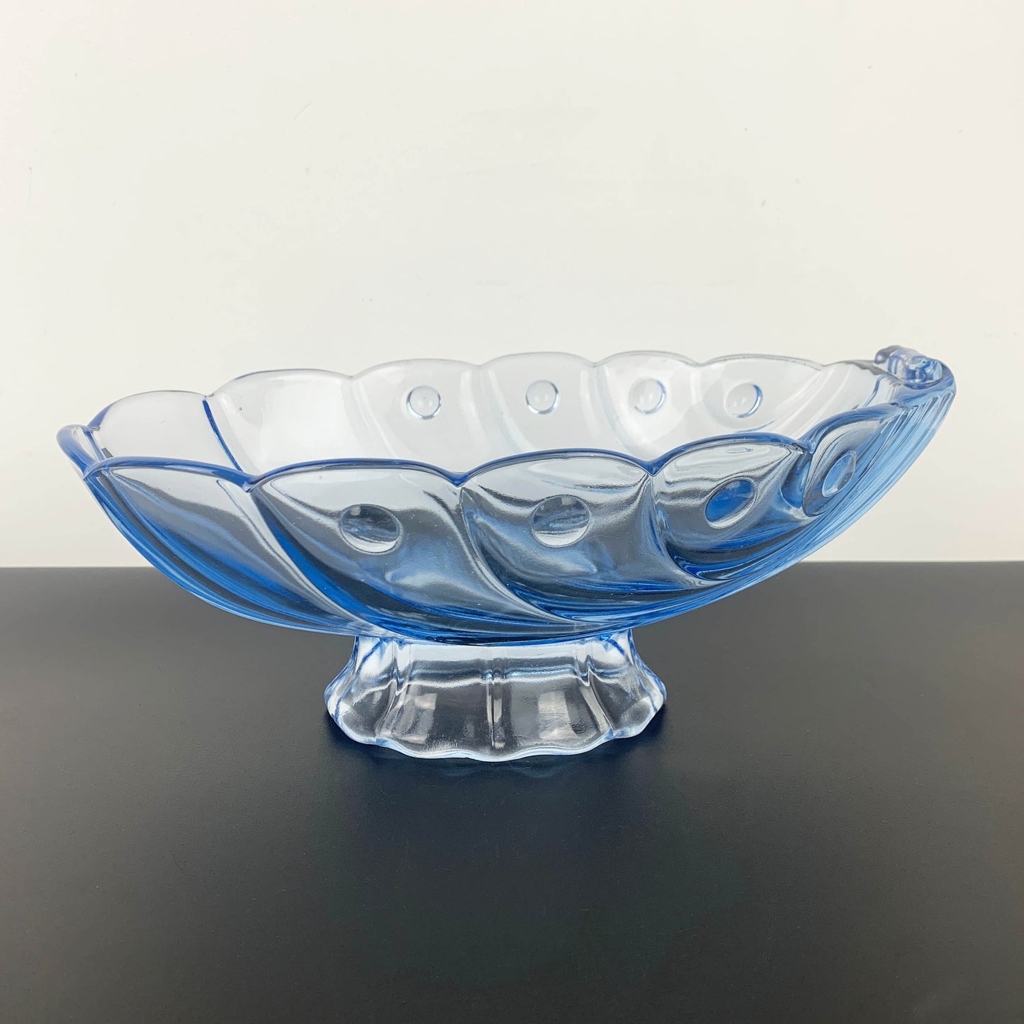 Stolzle Blue Footed Shell Presentation Bowl