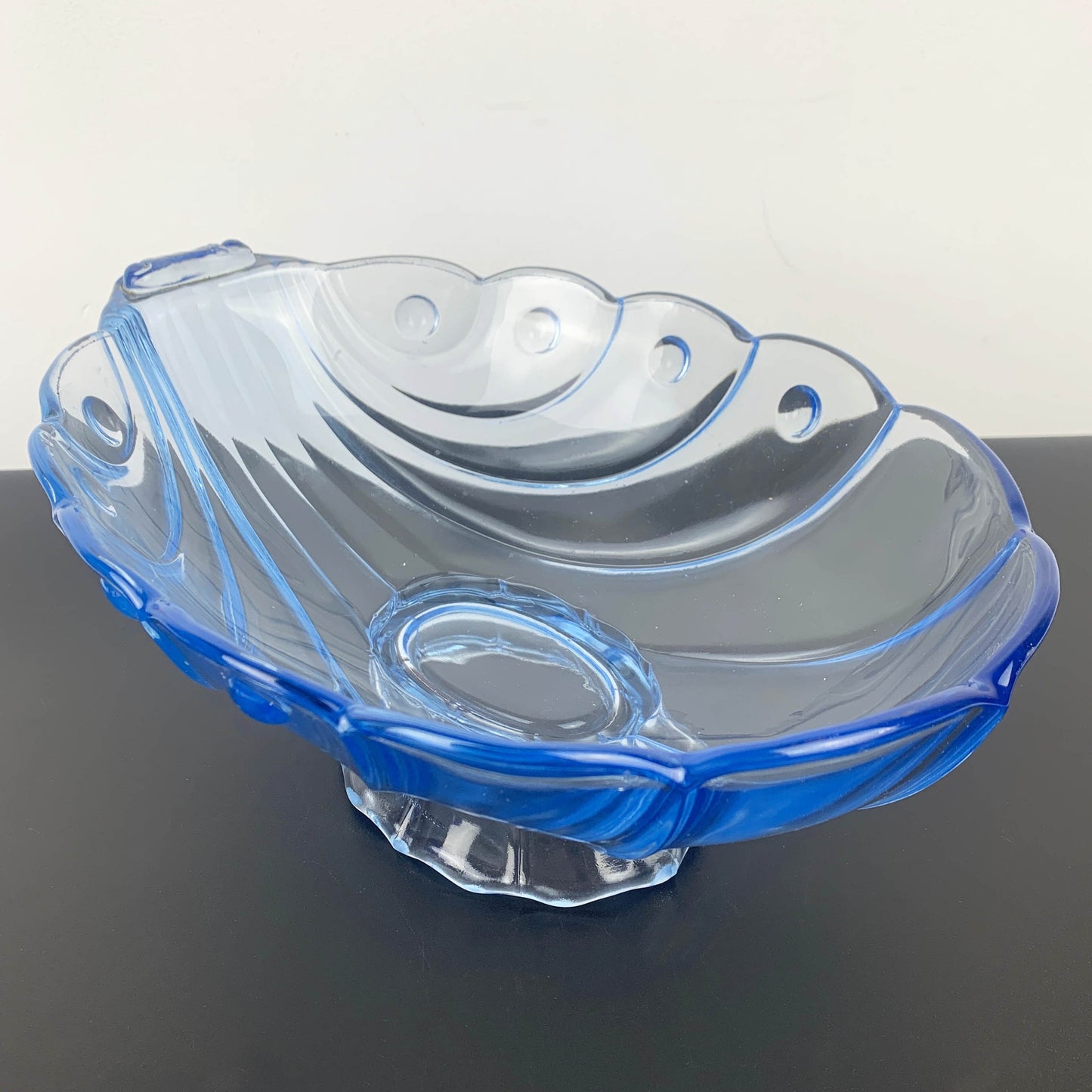 Stolzle Blue Footed Shell Presentation Bowl