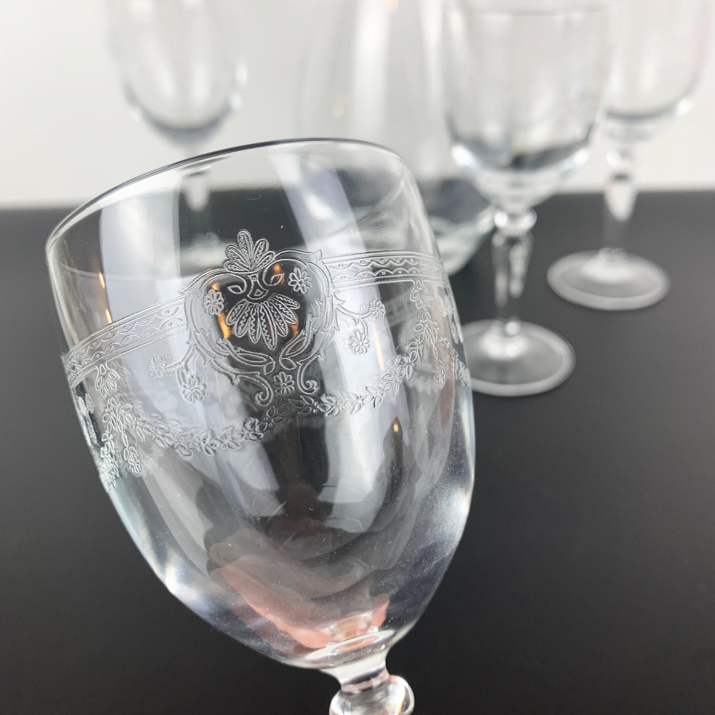 Cristal D'Arques 'Dampierre' Etched Decanter Set