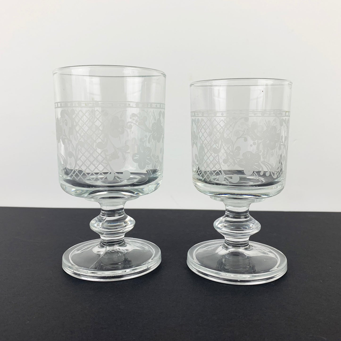 Cristalleria Fratelli Fumo small and large wine glass