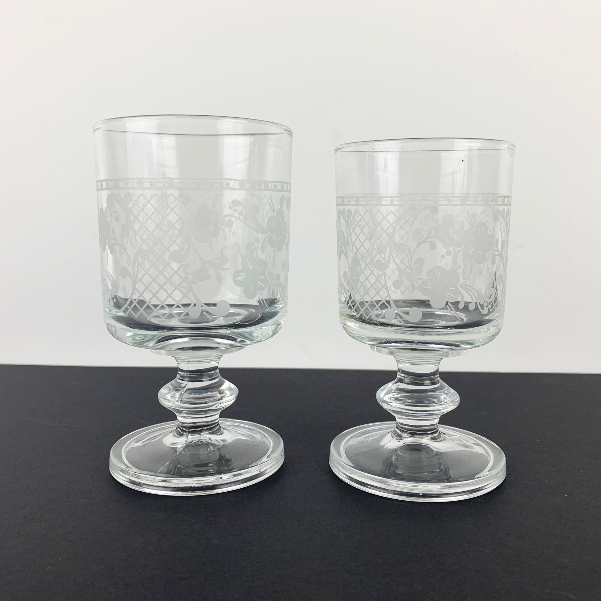 Cristalleria Fratelli Fumo small and large wine glass