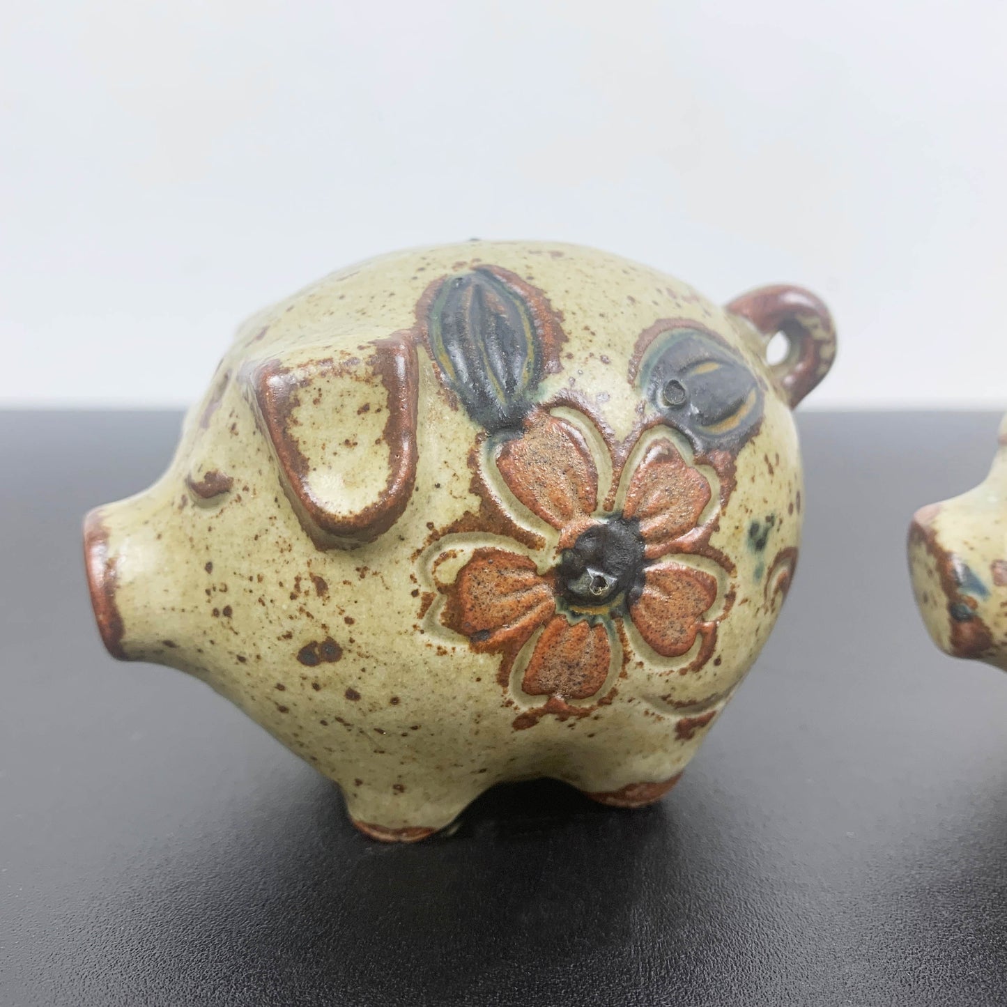 Gempo Pig Salt and Pepper Set