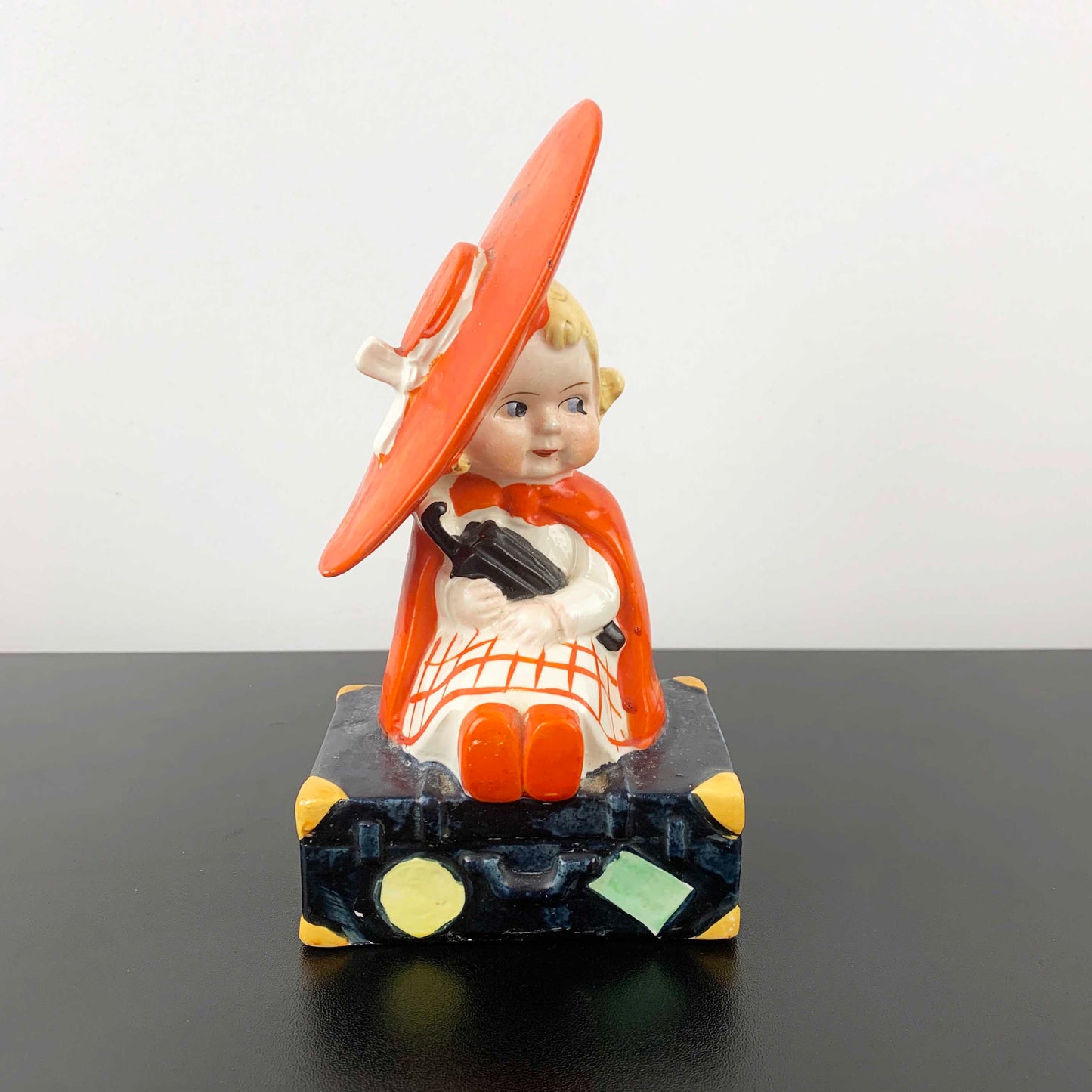 Art deco Figurine - Travelling Girl with Oversized Hat