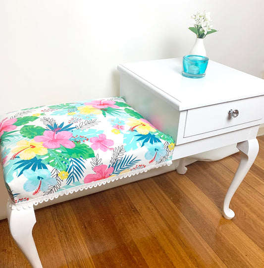 Entrance table and seat refurbished in white with tropical print fabric