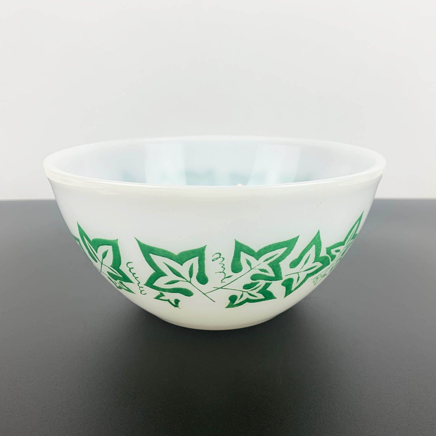 Pyrex (Aust) Green Ivy Leaf 8" mixing bowl