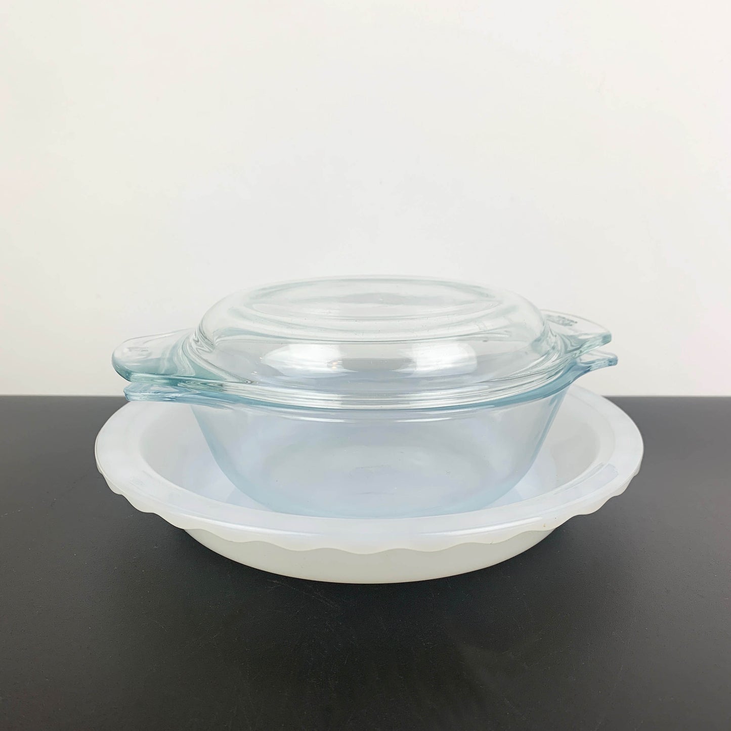 Pyrex White Pie Plate & Small Lidded Baker Set