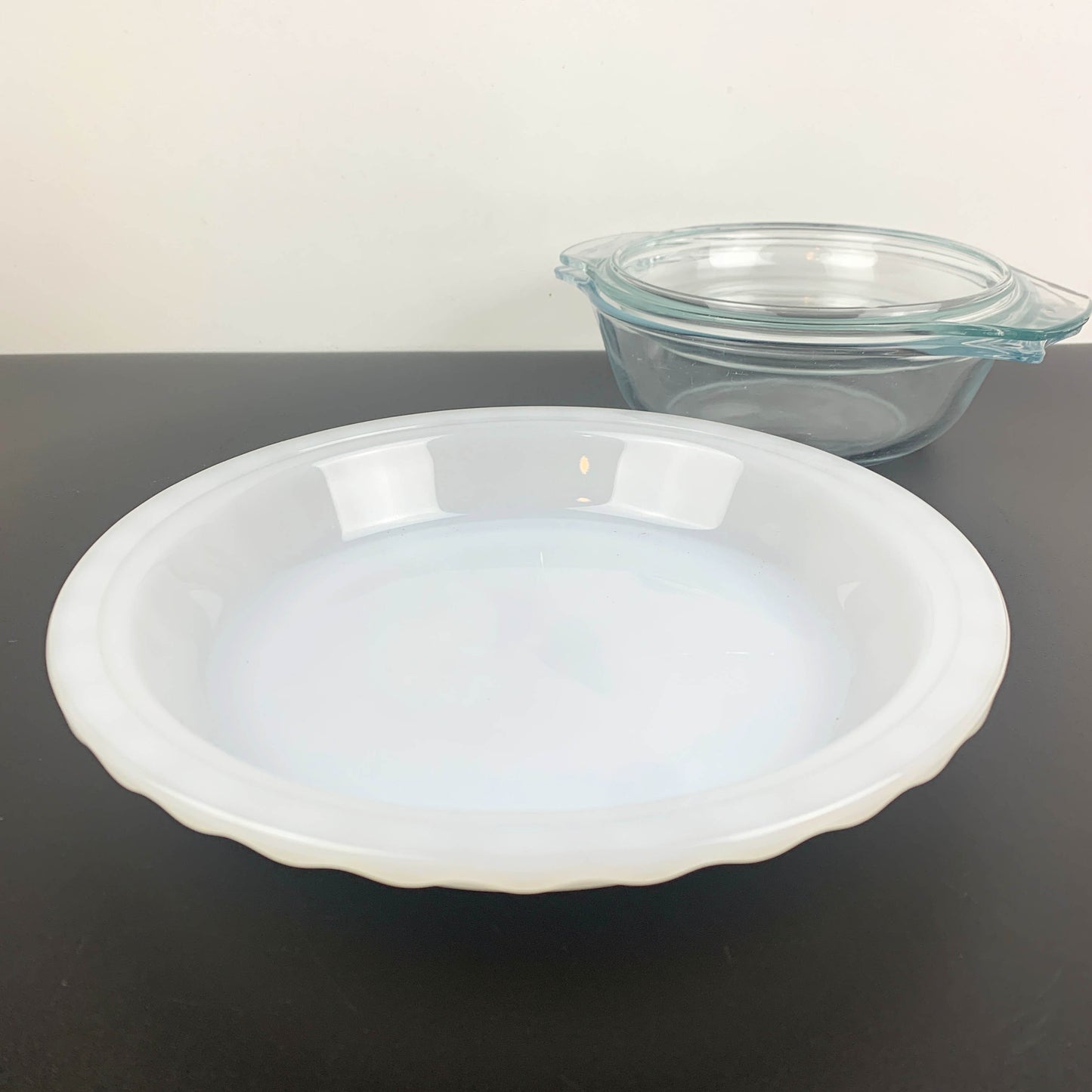 Pyrex White Pie Plate & Small Lidded Baker Set