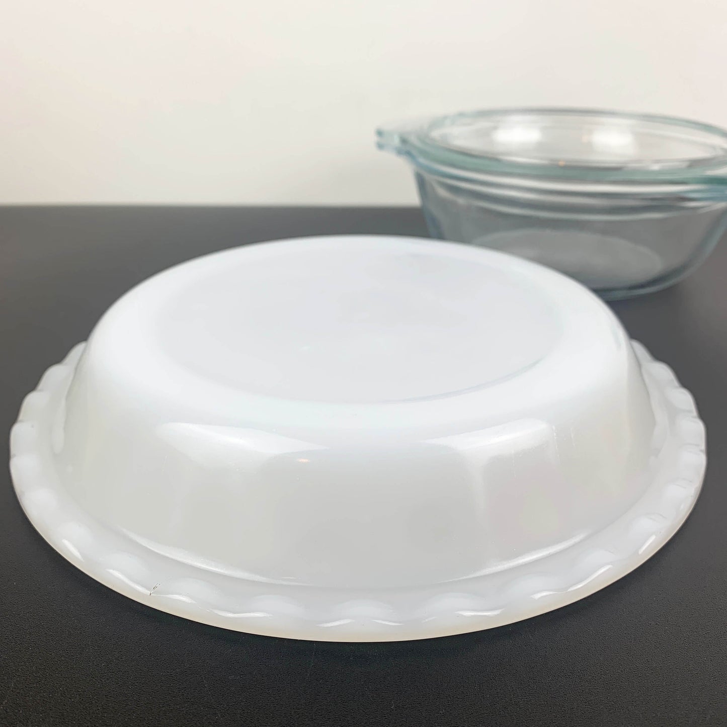 Pyrex White Pie Plate & Small Lidded Baker Set