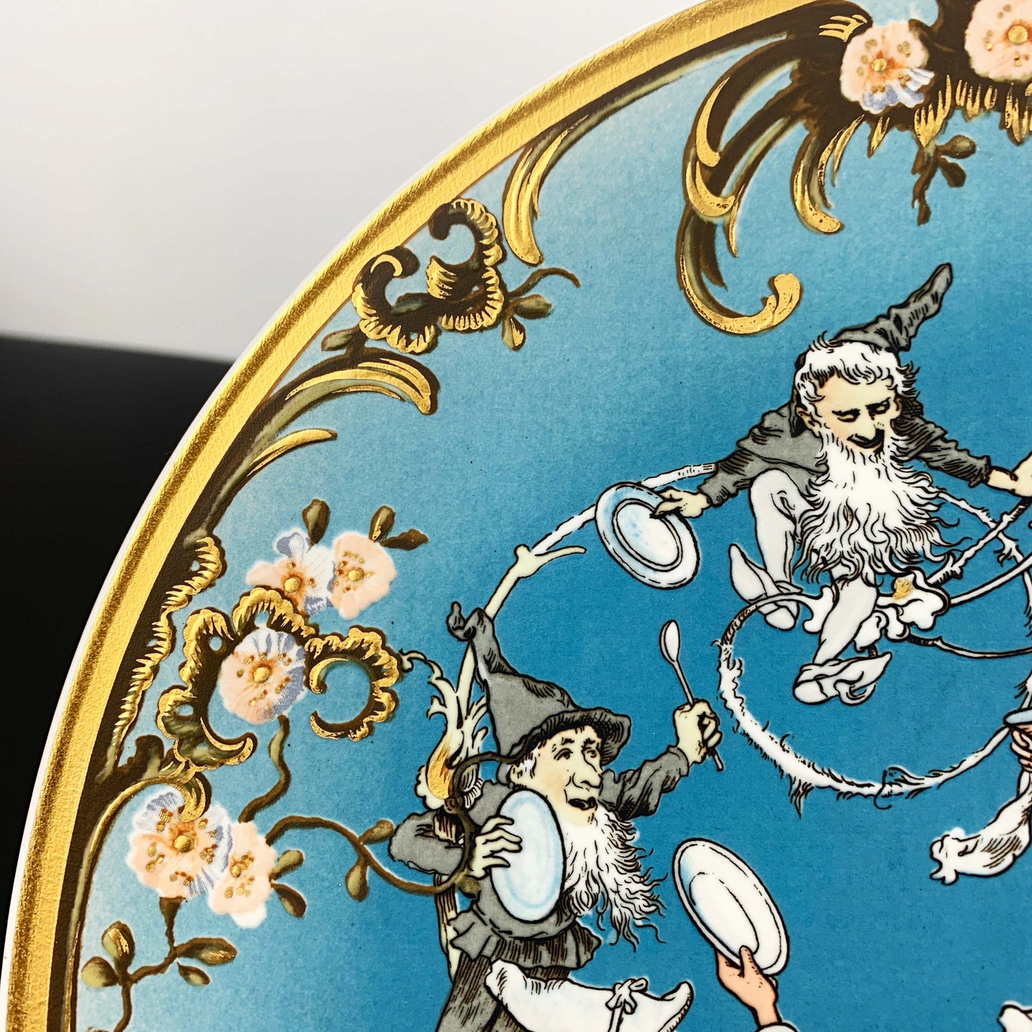 VIlleroy & Boch 'Snow White & the Seven Dwarfs' Collector Plate